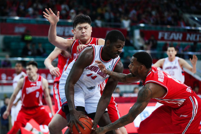 南宫体育-关于巴黎圣日耳曼训练开放日，清晨绝杀压哨引欢呼，CBA季后赛在即，赛季目标并未改变的信息