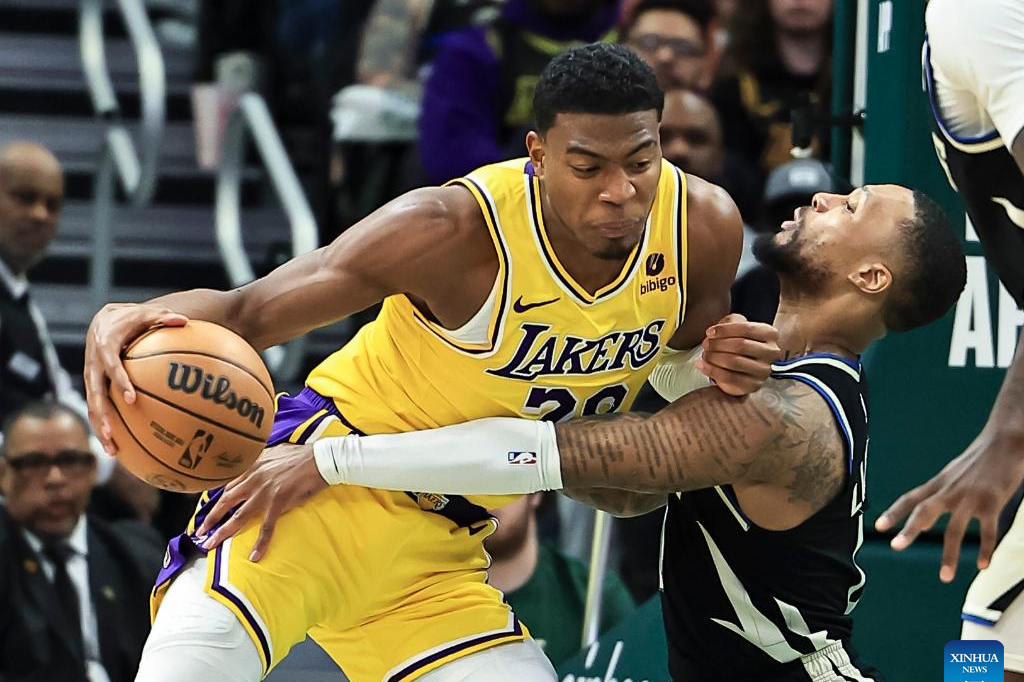 NG体育-詹姆斯关键节点战术调整，雄鹿带队取胜！的简单介绍